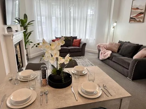 City Centre Embankment Apartments Superb Location photo 4