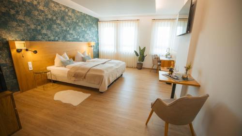 Postel nebo postele na pokoji v ubytování Hotel Poellners 20 min von München Hbf