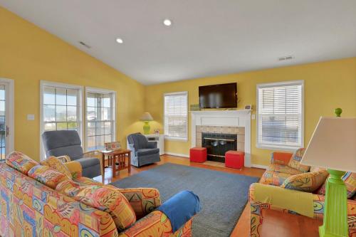 Gambar di galeri bagi 9063 W 9th Street di Surf City