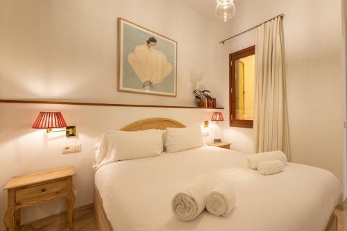 En eller flere senge i et værelse på Pajaritos Luxury by Valcambre