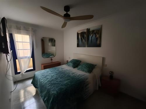 a bedroom with a bed and a ceiling fan at Apartamento Tanzanita in Costa Calma