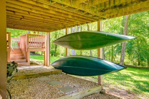 Gambar di galeri bagi Mtn and Lake Views Serene Wintergreen Resort Escape di Nellysford