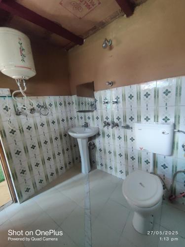 a bathroom with a toilet and a sink at Moti classic deep forest in Kasol