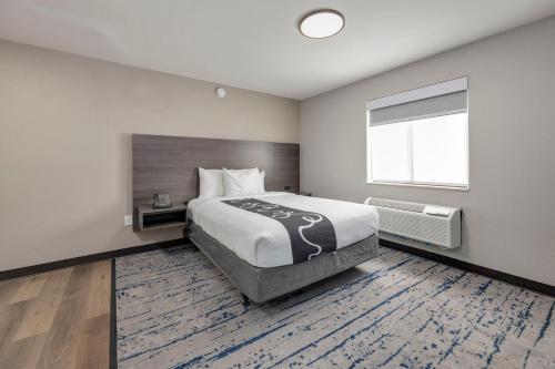 Кровать или кровати в номере HomeStay Suites