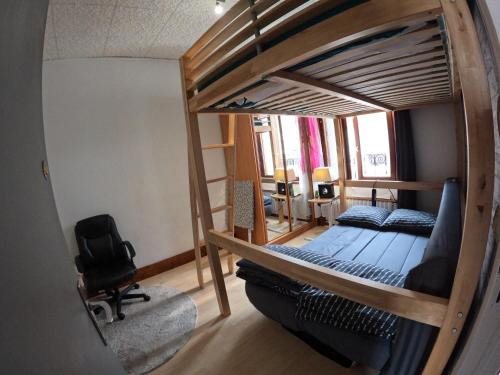 Chambre 3 lits pour 5 personnes métro 5