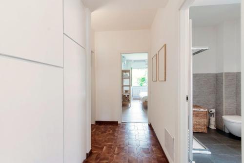 Ένα μπάνιο στο Moonlight - by MyHomeInComo