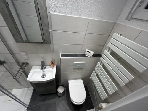 Ένα μπάνιο στο Apartment Janine