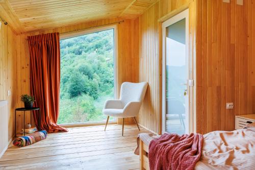 Ruang duduk di Cabana Magic Pine Nest