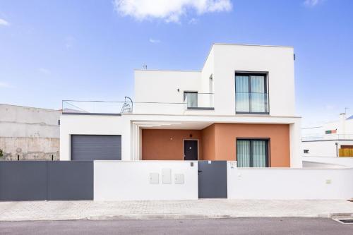 Imagen de la galería de Casa da Aldeia - BY SCH, en Alfeizerão