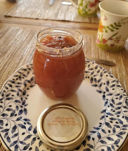 a jar of barbecue sauce sitting on a plate at Le Jardin des Papillons, gîte et chambre d'hôtes à Saint Fraimbault in Saint-Fraimbault