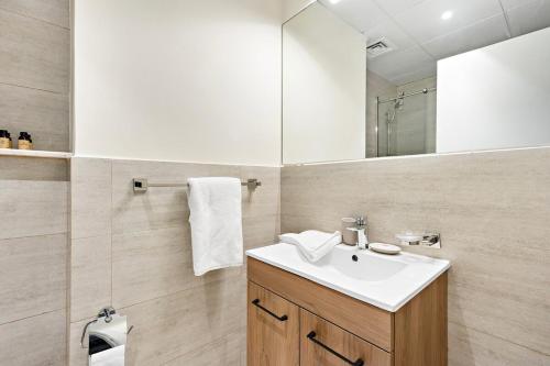 a bathroom with a sink and a mirror at Bright Boho Loft near Yas F1 Circuit & Airport in Abu Dhabi