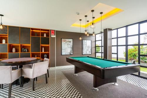 a billiard room with a pool table and chairs at Perricholi Central Apartments by Geko in Lima