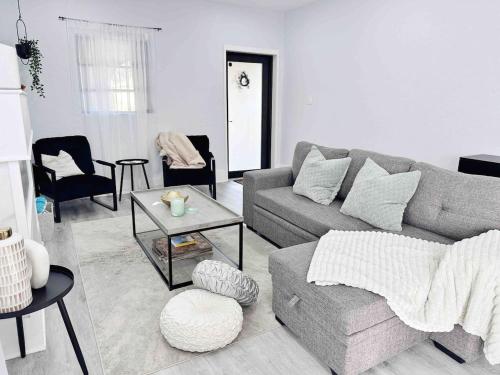Gallery image of Center Miami Designer Home 3 BR sleeps 9 in Miami