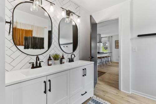 Fotografie z fotogalerie ubytování Cozy House in Trendy East Nashville with a Patio and Grill v destinaci Nashville