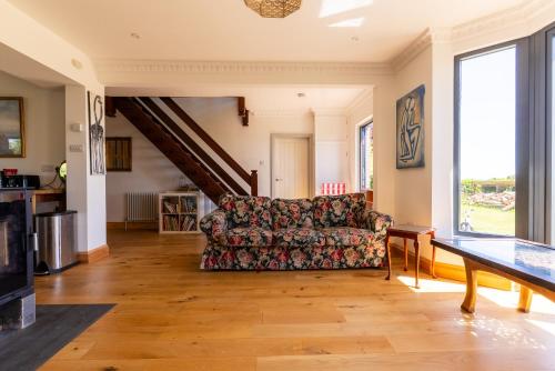Χώρος καθιστικού στο Large Family Home 23 min to Beach and New Forest