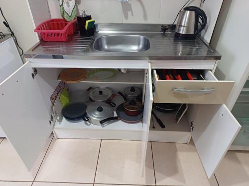 Dapur atau dapur kecil di Apart próximo a Unimed, Catedral e HSA de 2 quartos com AR, mini-Academia e garagem no Centro-sul