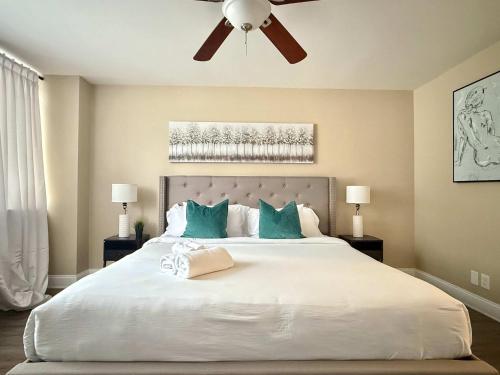 a bedroom with a large white bed with a ceiling fan at Downtown! 2BD City view Onsite Parking King LM809 in Atlanta