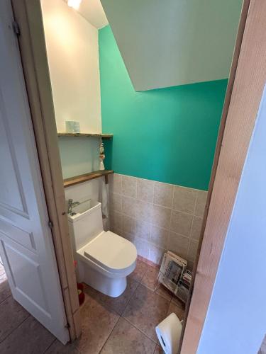 Photo de la galerie de l'établissement maison avec jardin à 5 minutes de la plage, à Équihen-Plage