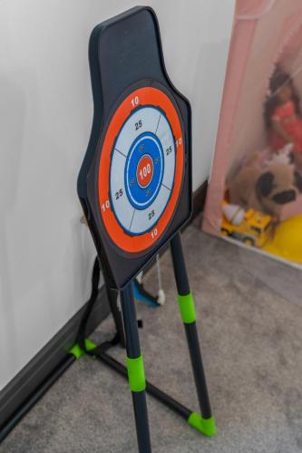 a target on a tripod in a room at Luxe 5 Bedroom Guardbridge House - St Andrews in St. Andrews
