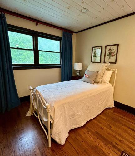 Ένα ή περισσότερα κρεβάτια σε δωμάτιο στο Pinnacle View Lodge