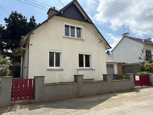 Das Gebäude in dem sich das Ferienhaus befindet