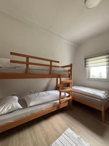 Postel nebo postele na pokoji v ubytování Apartmani Snježna Kraljica Vlašić 2