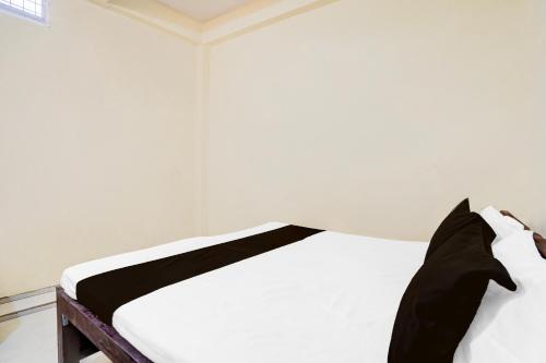 Postel nebo postele na pokoji v ubytování Hotel O Royal Grand Hotel
