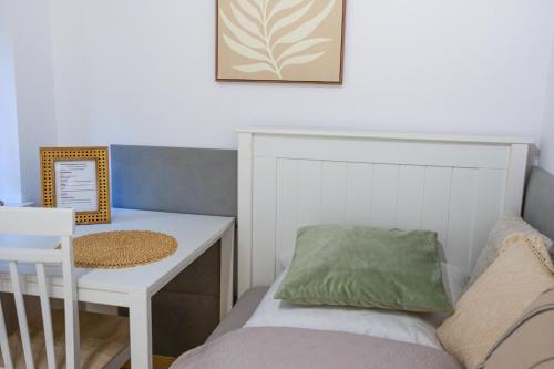 a small room with a table and a bench with a pillow at Apartament Boho Stare Miasto in Nowy Sącz