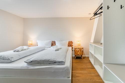 Postel nebo postele na pokoji v ubytování Hotel Seepferdchen Zimmer 1 Eckernförde Self-Check-In