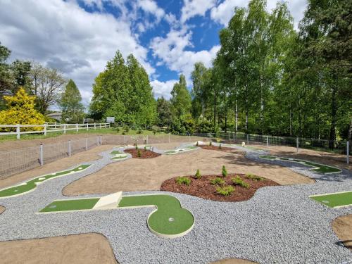 a park with a garden with plants and trees at Zielone Wzgórza in Bytów