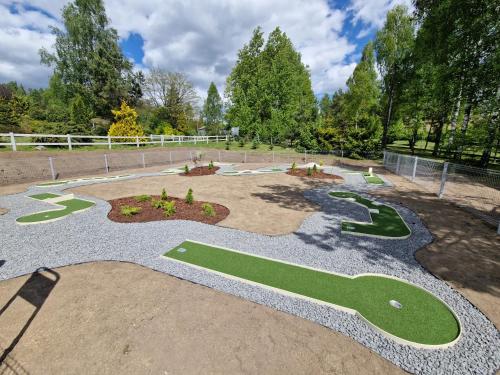 a garden with a golf course in the middle at Zielone Wzgórza in Bytów