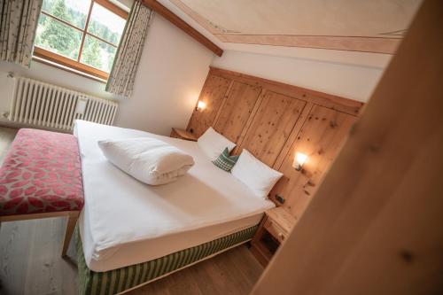 A bed or beds in a room at Ütia De Börz