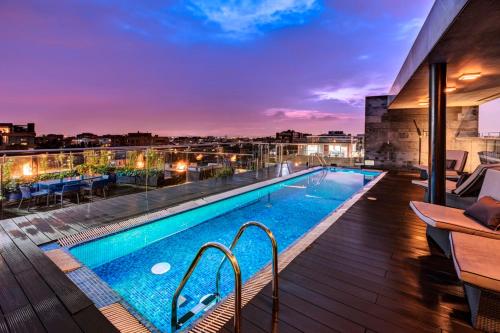a swimming pool on the roof of a building at Hotel Estelar Parque de la 93 in Bogotá