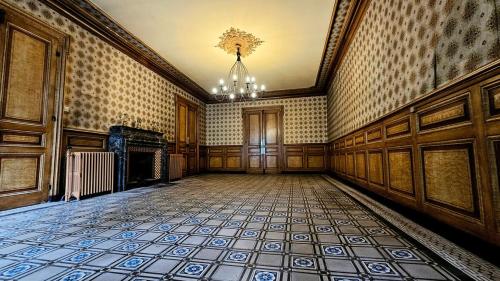 Η κουζίνα ή μικρή κουζίνα στο Château Louis XI en Beaujolais