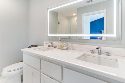 Ένα μπάνιο στο Private Boat Dock Horseshoe Bay Lakefront Retreat