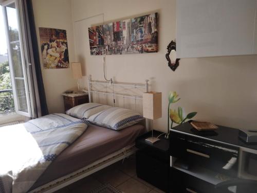 Posteľ alebo postele v izbe v ubytovaní PARIS centre 30m2