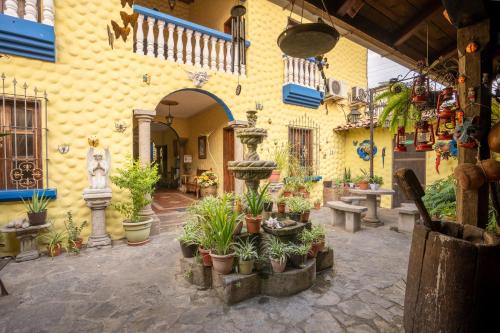 Un jardín fuera de Hotel Caxa Real