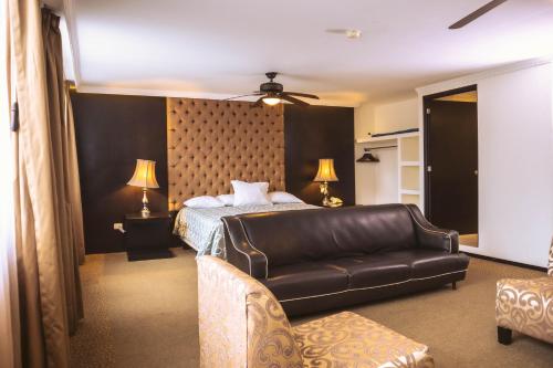 Postel nebo postele na pokoji v ubytování Hotel Clara Luna