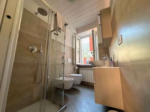 Ένα μπάνιο στο La Casa del Pinguino - In the Center with AC