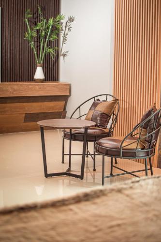 two chairs and a table and a table and chairs at Mantra Hotel Boutique in Santa Marta