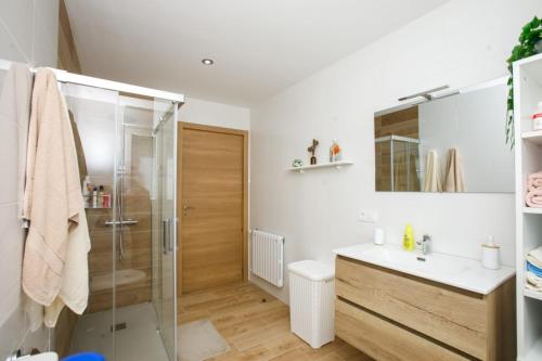a bathroom with a shower and a toilet and a sink at Casa Chan in Budiño