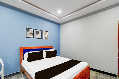 Ένα ή περισσότερα κρεβάτια σε δωμάτιο στο Hotel O AHIS GRAND