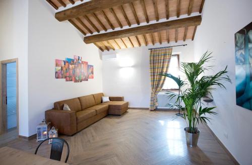 a living room with a couch and a table at Casale San Galgano in Chiusdino