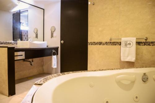 Koupelna v ubytování Hotel Clara Luna
