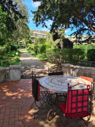 Сад в STUDIO BALCON CALME AVEC PARKING 5mn de la MER