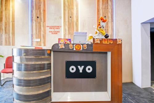 Hotel O Shiv Shaktiに飾ってある許可証、賞状、看板またはその他の書類