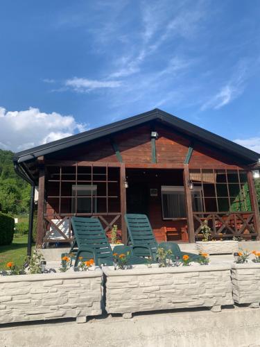 a log cabin with two chairs and a porch at Drinski kucerak in Okletac