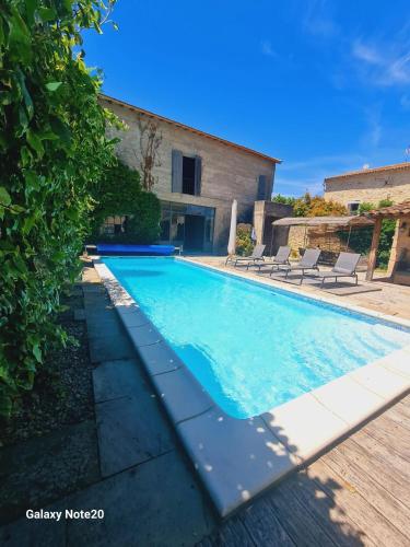 Villa familiale avec piscine privée à Bourdic_2