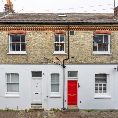 Cambridge Grove- Cosy two bed Mews - with parking photo 27