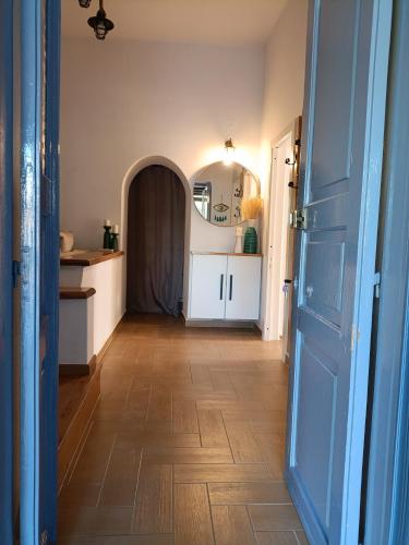 ANATOLI - Traditional Island Home